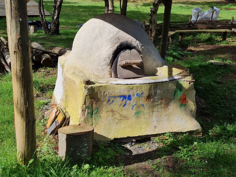 2024-04-10 10 Iken and a Roman and Iron Age Reconstruction.jpg