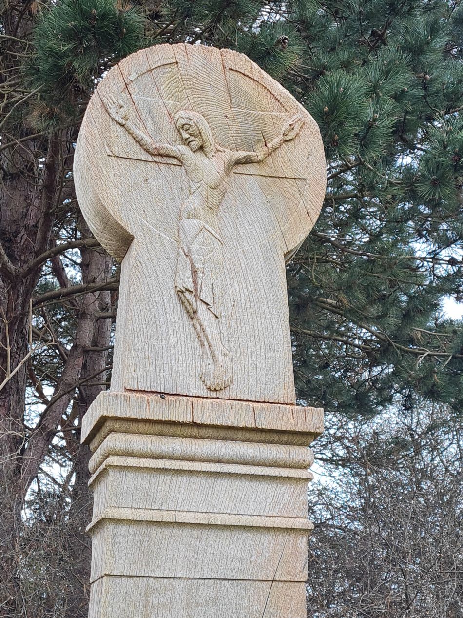 2024-04-10 42 Iken and a Roman and Iron Age Reconstruction.jpg