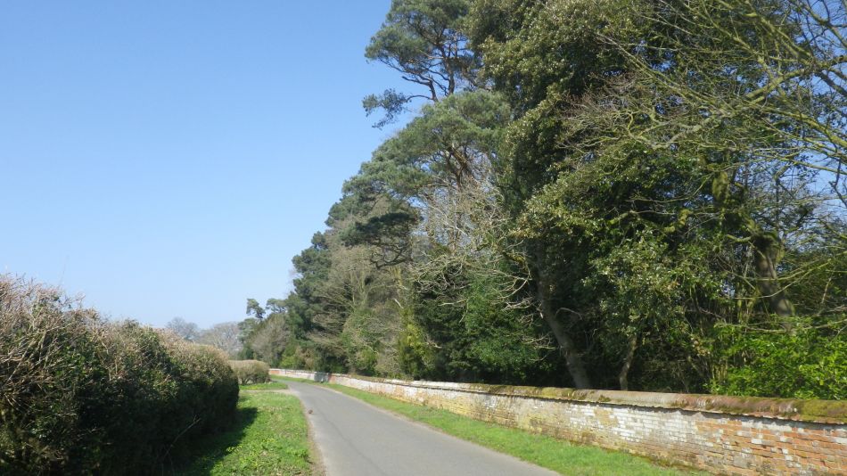 2019-04-01-01 Somerleyton Hall Boundary.JPG