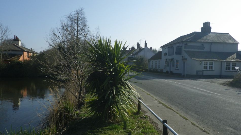 2019-04-01-03 The Village Maid at Lound.JPG