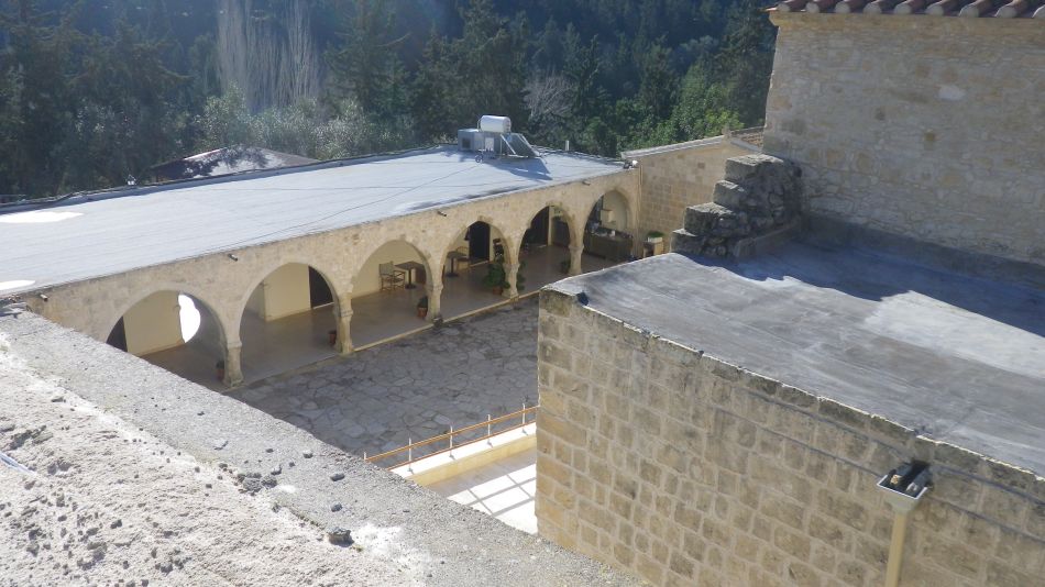 2019-02-11 12 Walk 15 Cloisters.JPG