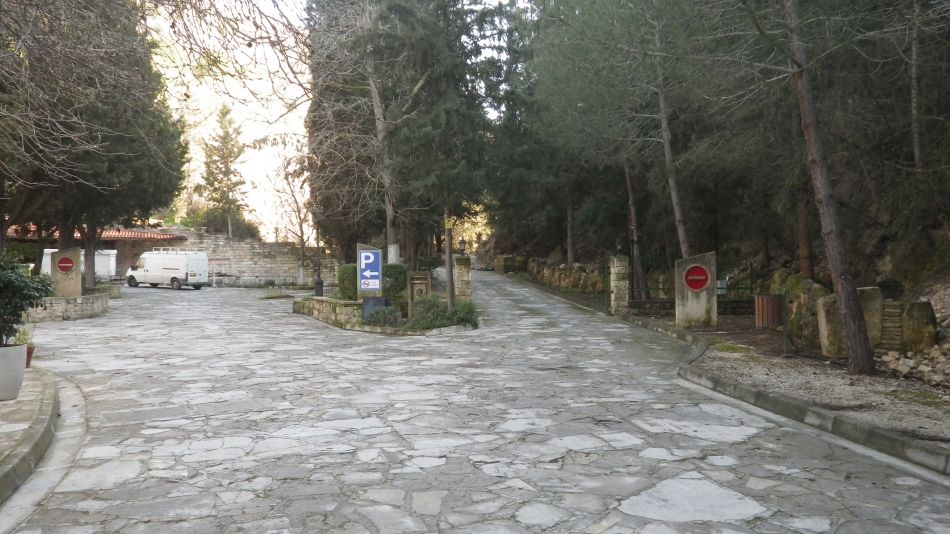 2019-02-11 14 Walk 15 Use the Right Hand Road.JPG