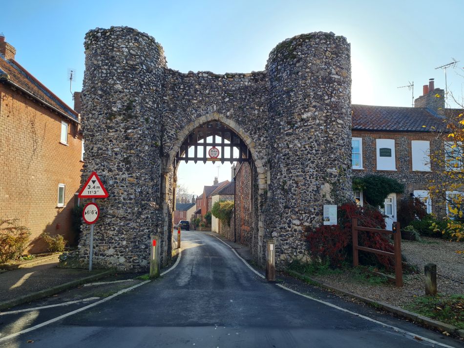 2022-11-14 04 Castle Acre.jpg