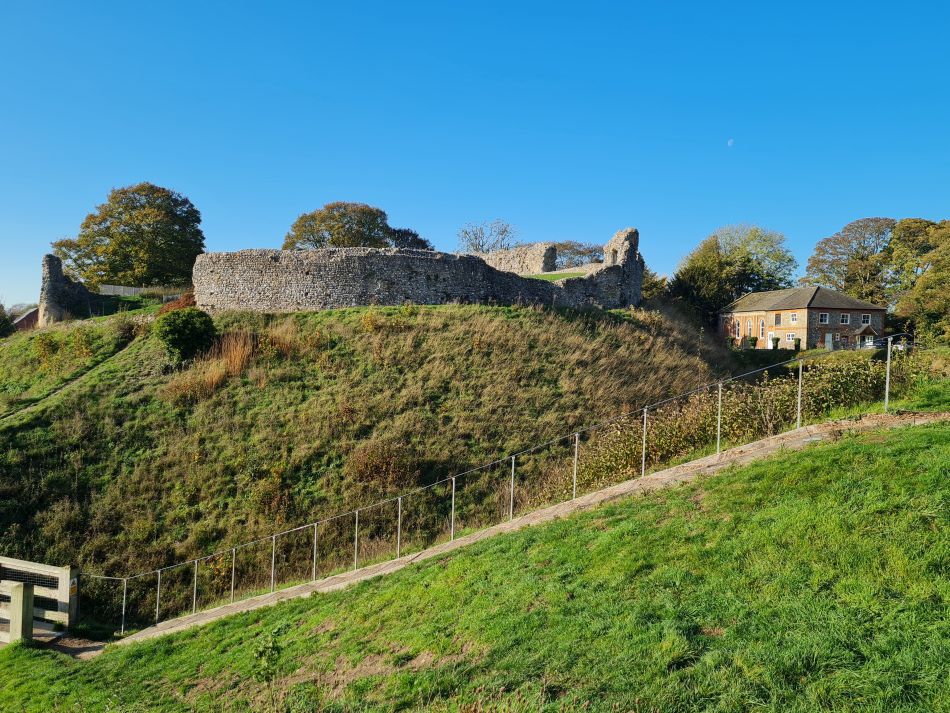 2022-11-14 08 Castle Acre.jpg