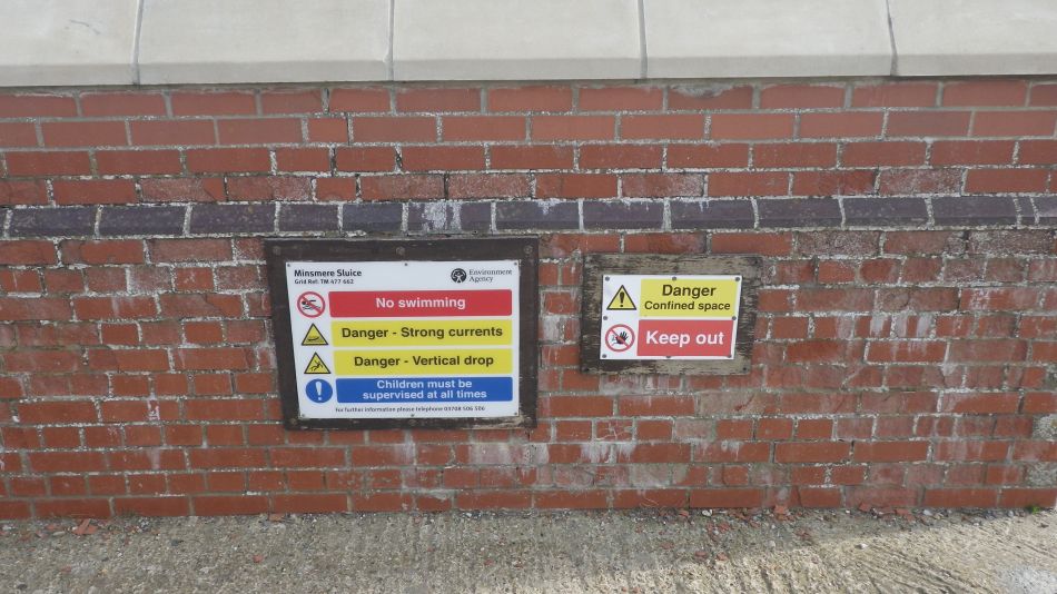 2016-10-23 18 Dunwich Heath Eels Foot.jpg