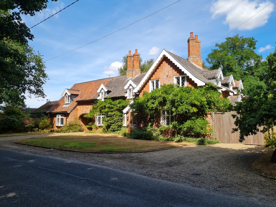 2022-08-07 12 Coastguard Cottages.jpg
