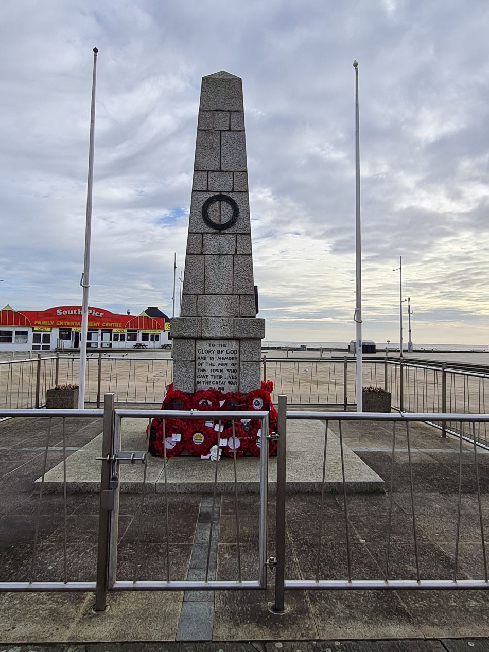 2023-12-20 18 Lowestoft and Piers.jpg