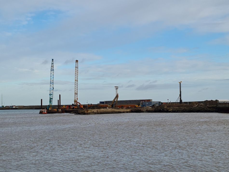 2023-12-20 30 Lowestoft and Piers.jpg