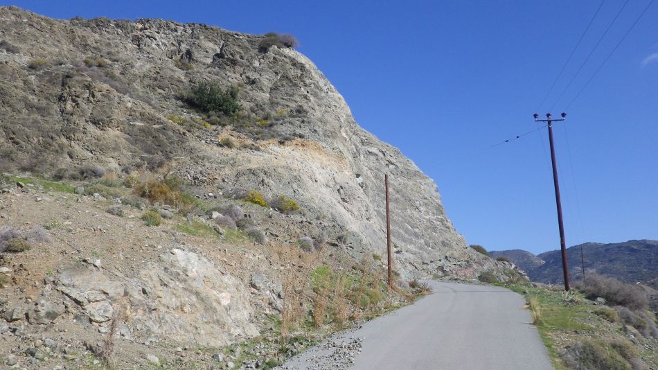 2018-01-29 11 Walk 3 Rock Fall Danger.jpg