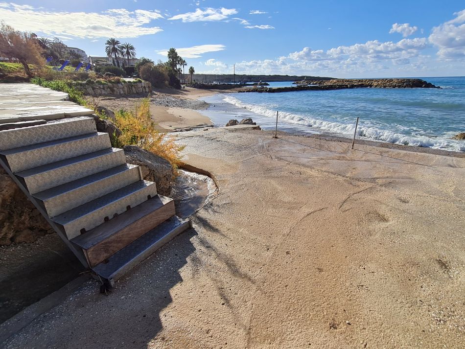 2023-02-03 04 Coral Bay Heading South.jpg