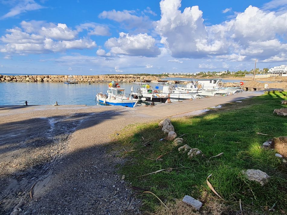 2023-02-03 06 Coral Bay Heading South.jpg