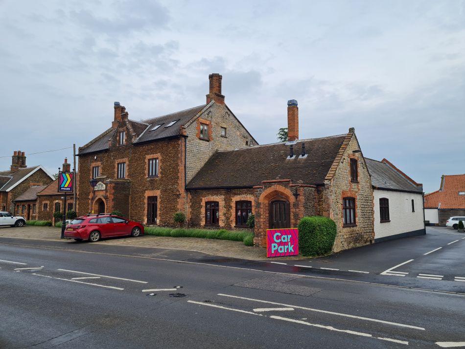 2024-05-14 01 Hillington FFolkes Arms.jpg