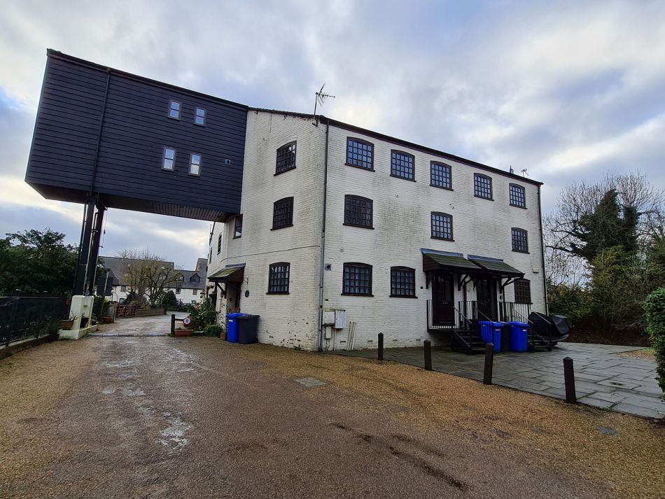 2020-12-09 13 Earsham Bridge and Falcon Meadow.jpg