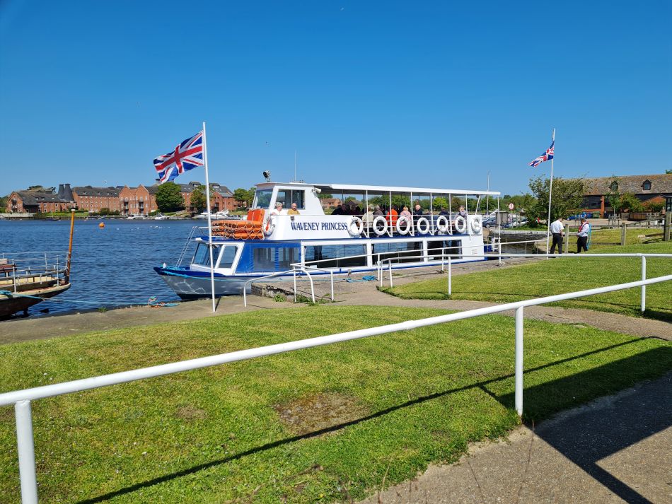 2023-05-20 24 ShelterBoots - Give Dave a good send off.jpg