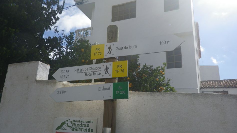 2020-01-10 01 Walk 2 Guia Chirche Aripe.jpg