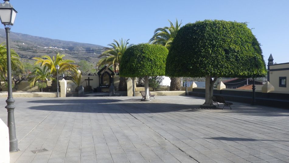 2020-01-15 03 Walk 1 Guia de Isora Cemetery.jpg