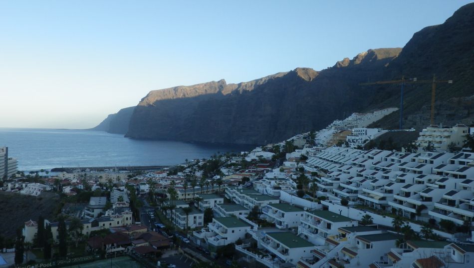 2020-01-17 02 Walk 8 Los Gigantes.jpg