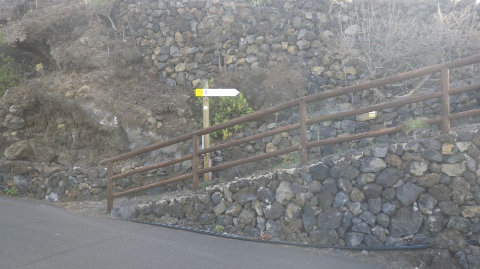 2020-02-05 03 Walk 24 Sign Post and Path.jpg