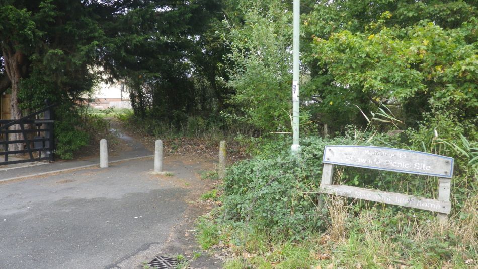 2020-09-01 02 Flatford and Cattawade.jpg