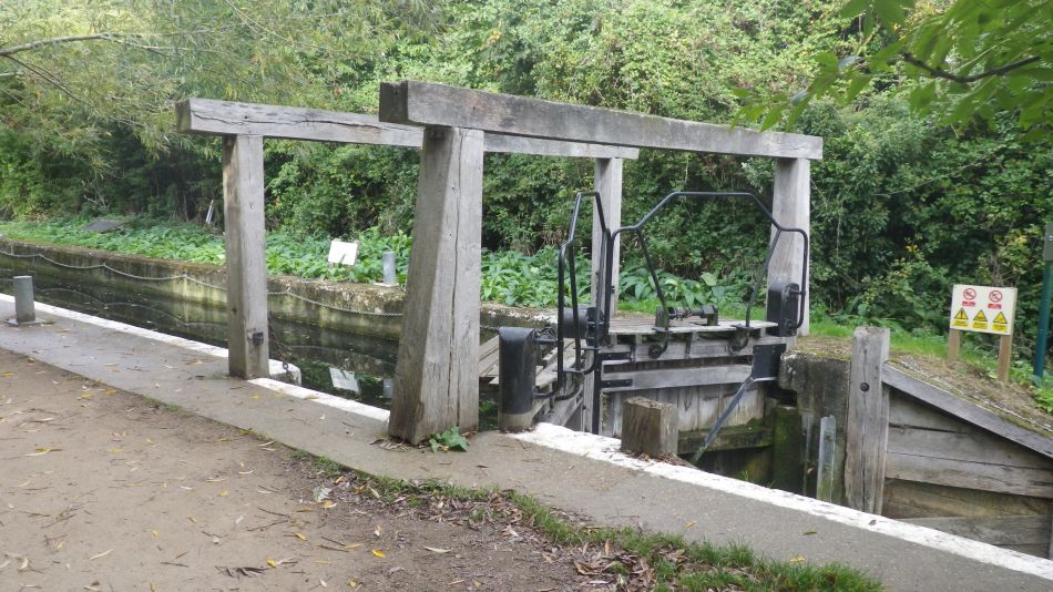 2020-09-01 11 Flatford and Cattawade.jpg