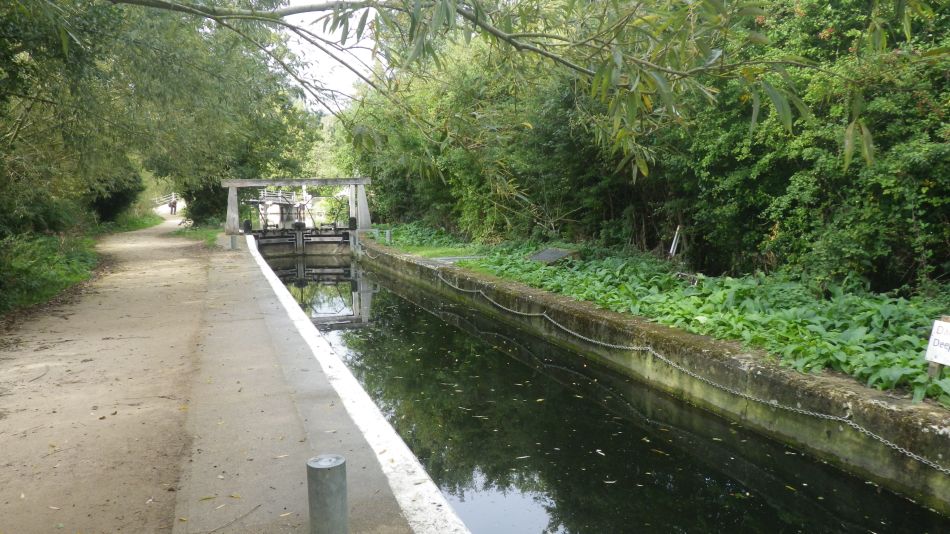 2020-09-01 12 Flatford and Cattawade.jpg