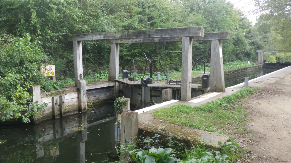 2020-09-01 13 Flatford and Cattawade.jpg