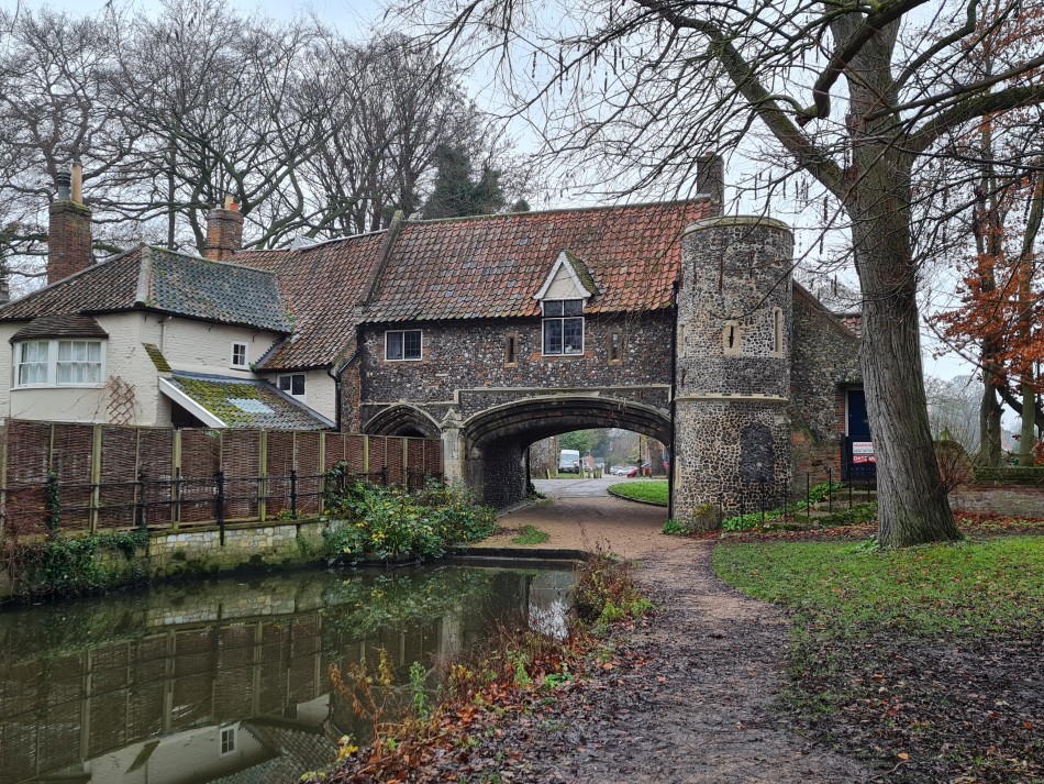 2021-12-14 17 Norwich Cathedral.jpg