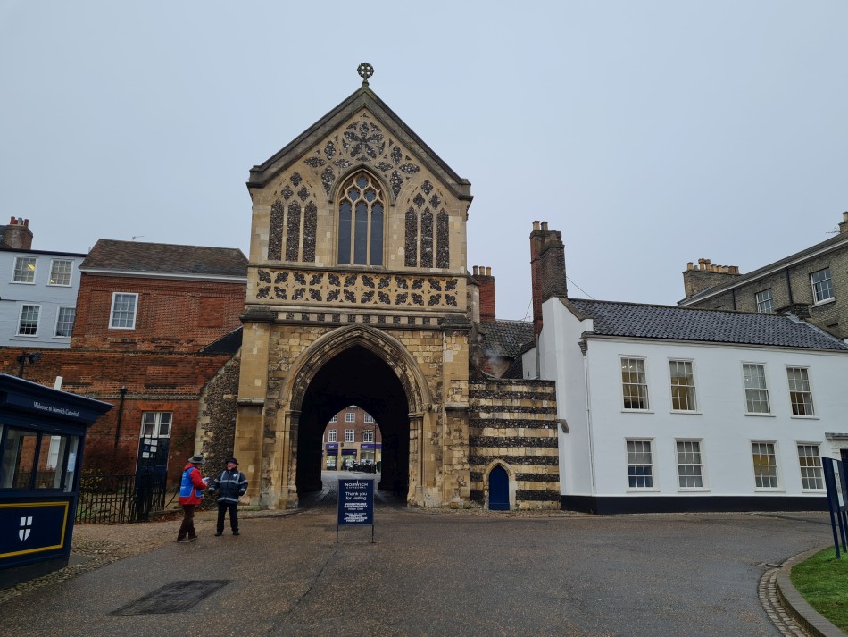 2021-12-14 22 Norwich Cathedral.jpg