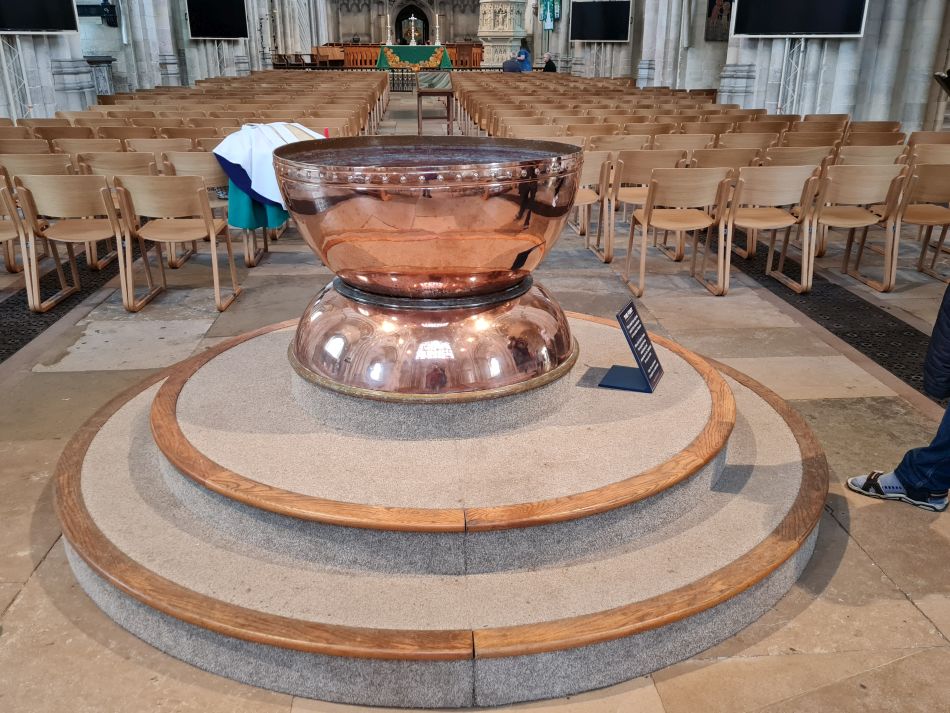 2023-07-04 09 Norwich Cathedral.jpg