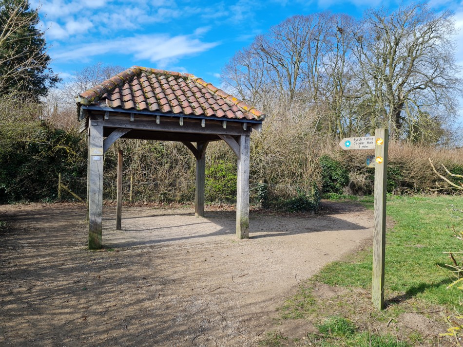 2015-06-28 05 Burgh Castle.jpg