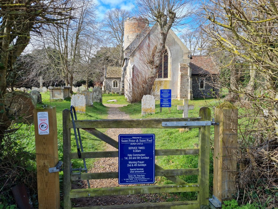 2015-06-28 06 Burgh Castle.jpg