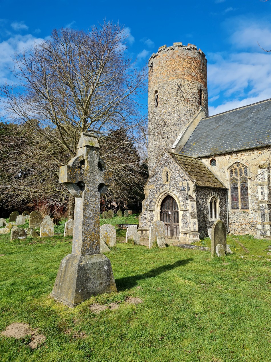 2015-06-28 09 Burgh Castle.jpg