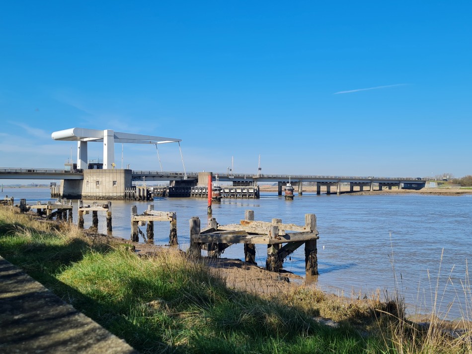 2015-06-28 23 Burgh Castle.jpg