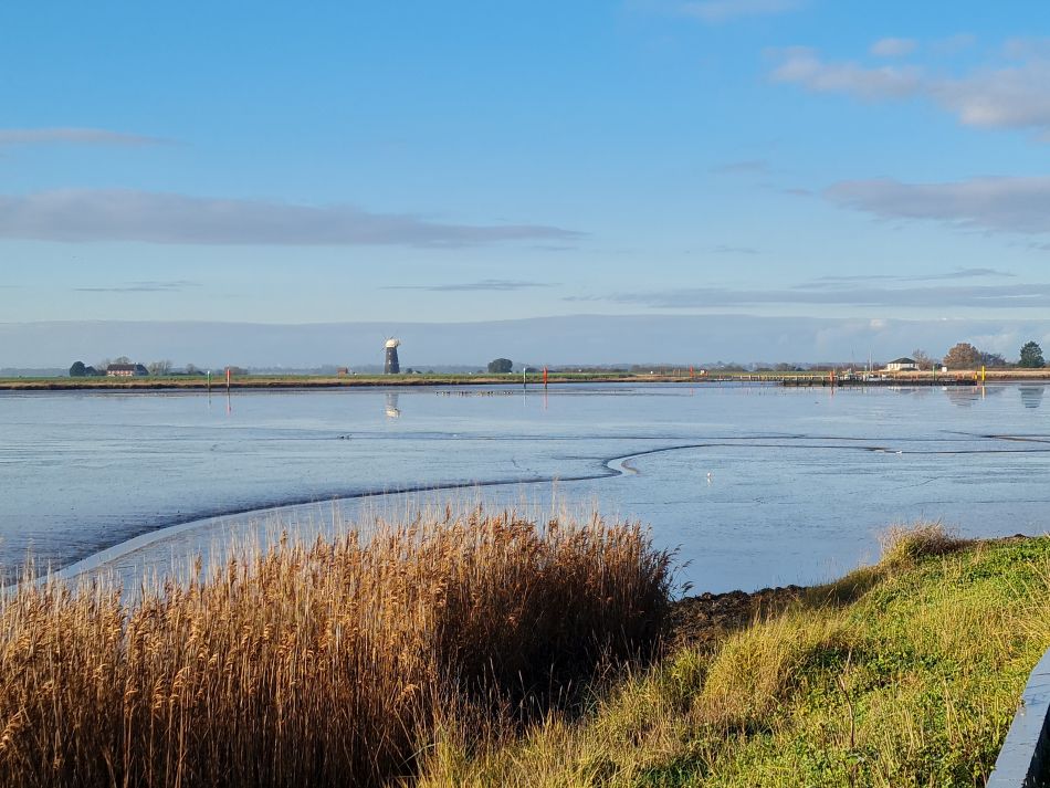 2022-12-01 08 Angles Way 28 - Breydon Water.jpg