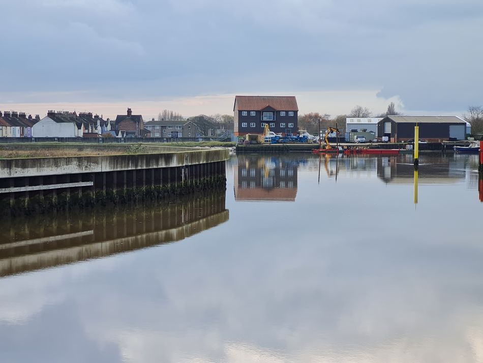 2022-12-01 24 Angles Way 28 - Breydon Water.jpg