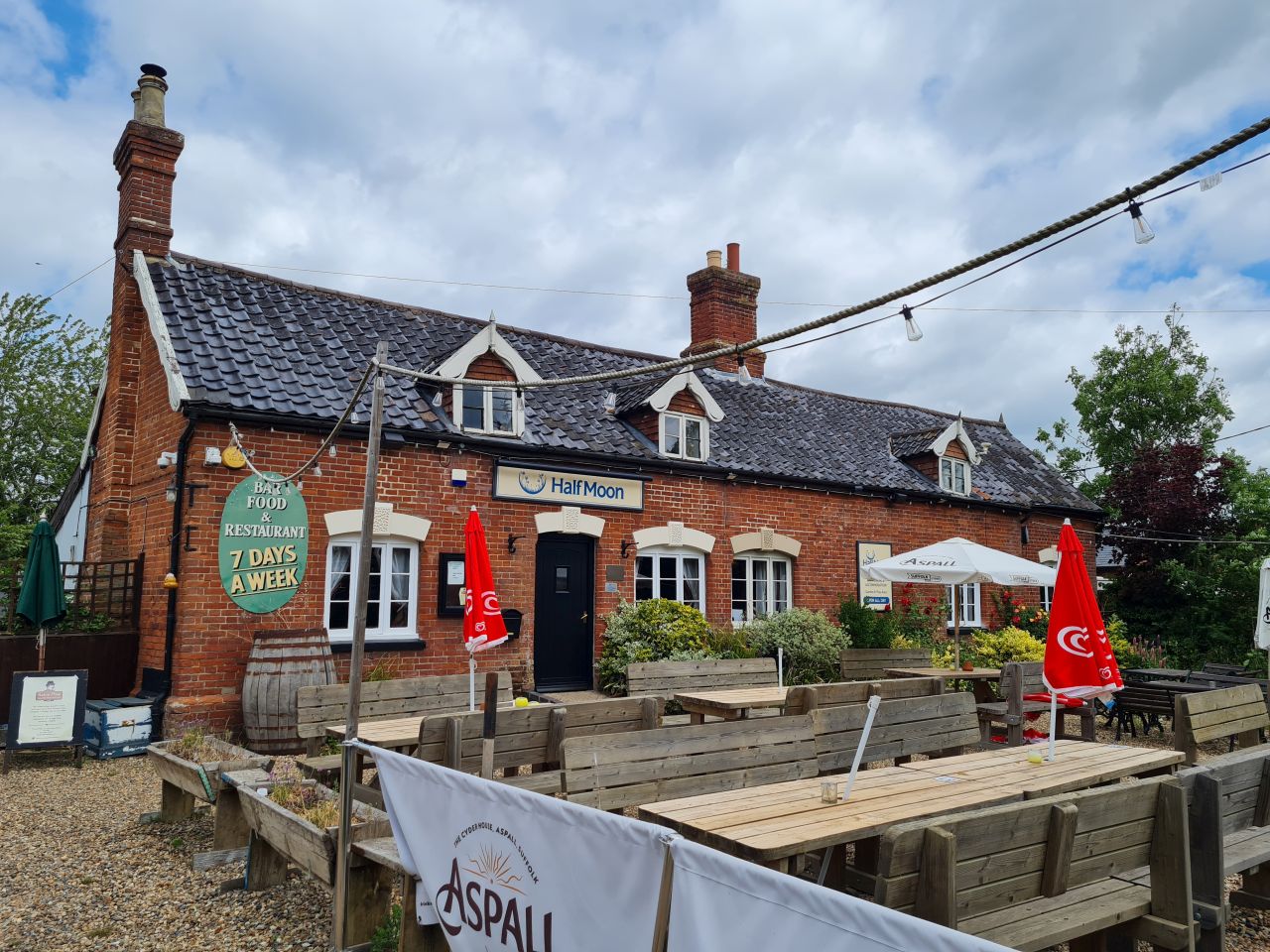 2025-05-29 33 Bus 81 Rushall Half Moon.jpg