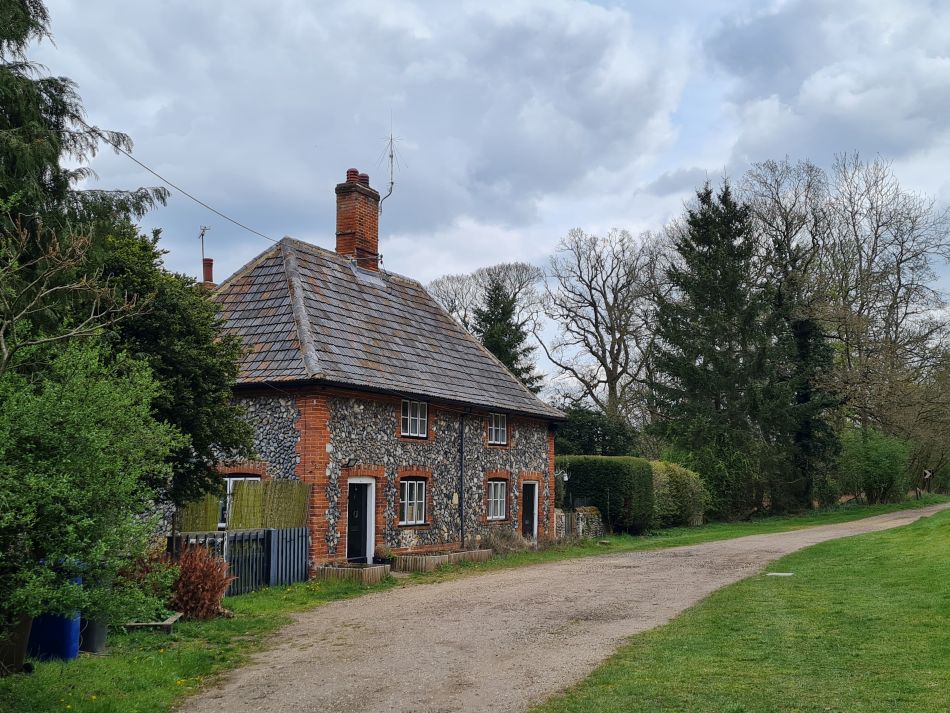 2022-04-14 11 Angles Way 4 - Barnham.jpg