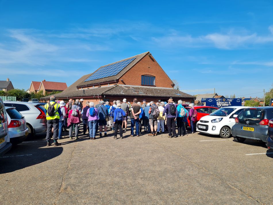 2022-04-21 01 Wensum at Hempnall.jpg